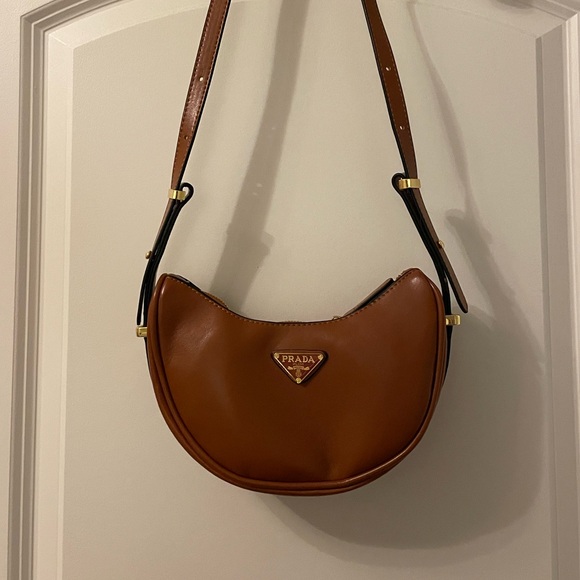 Handbags - Camel brown saddle bag “arqué”